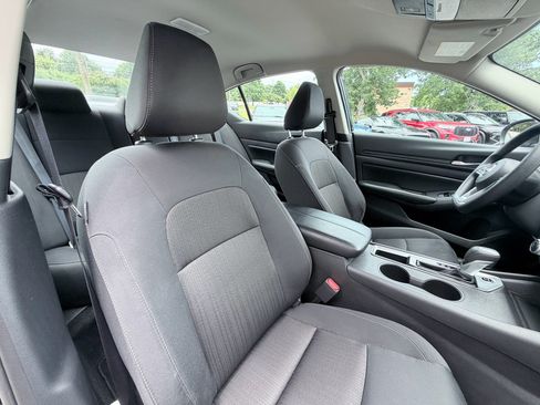 Used 2025 Nissan Altima 2.5 SV FWD image 25