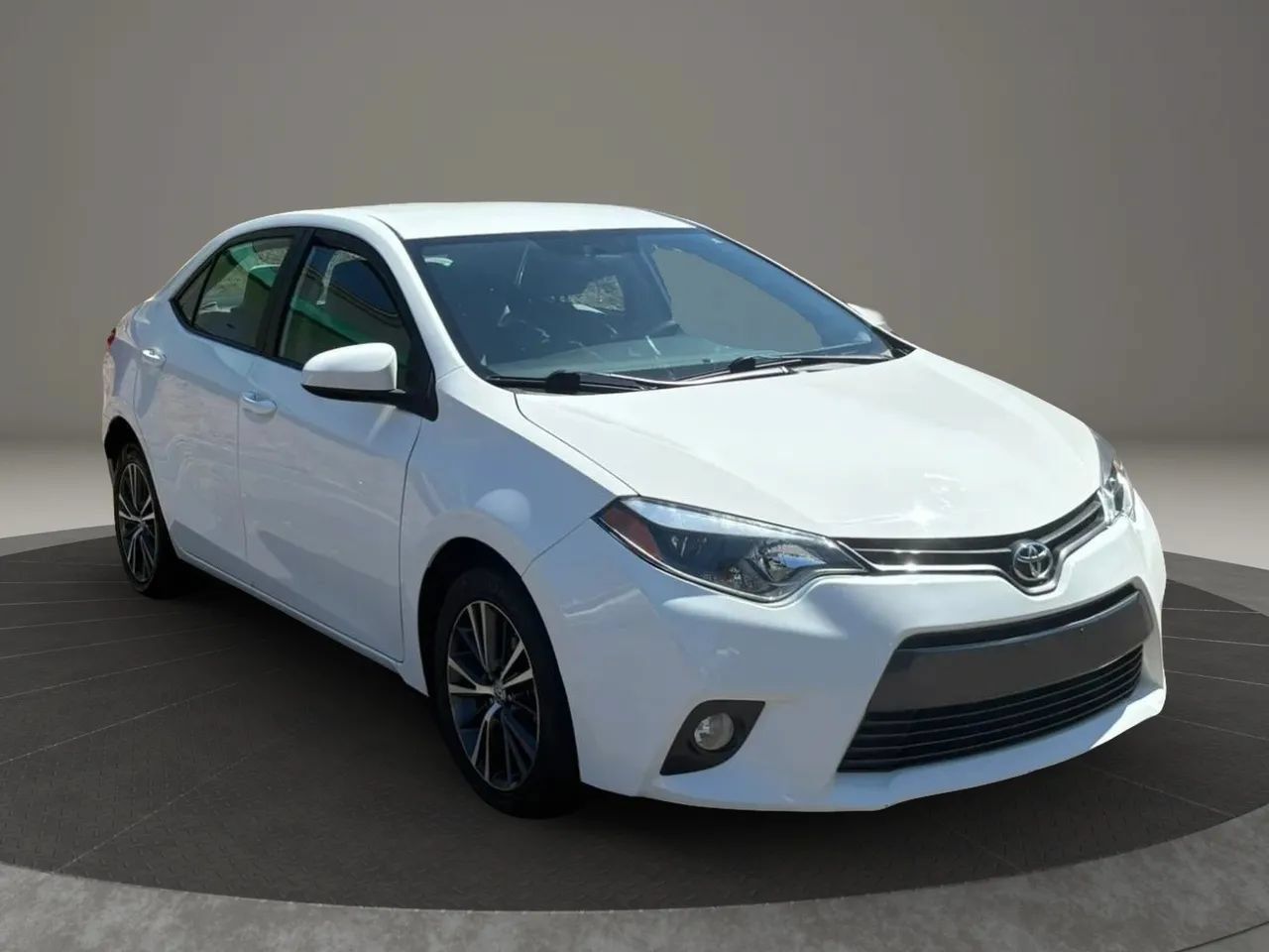Used 2016 Toyota Corolla LE FWD image 4