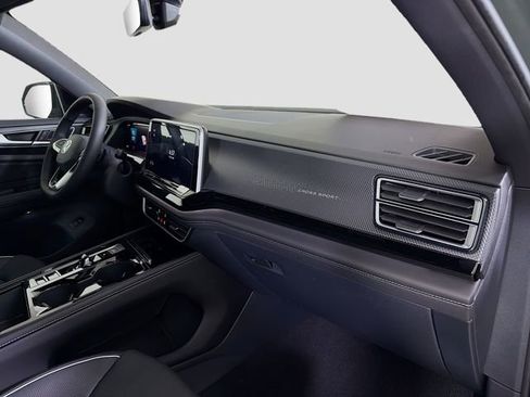New 2026 Volkswagen Atlas Cross Sport SEL Premium R-Line AWD/4WD image 32