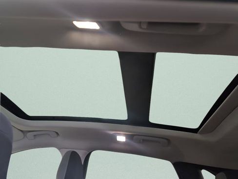 Used 2022 Ford Escape SE w/ SE Sport Appearance Package image 18