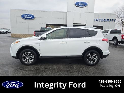 Used 2018 Toyota RAV4 XLE image 1