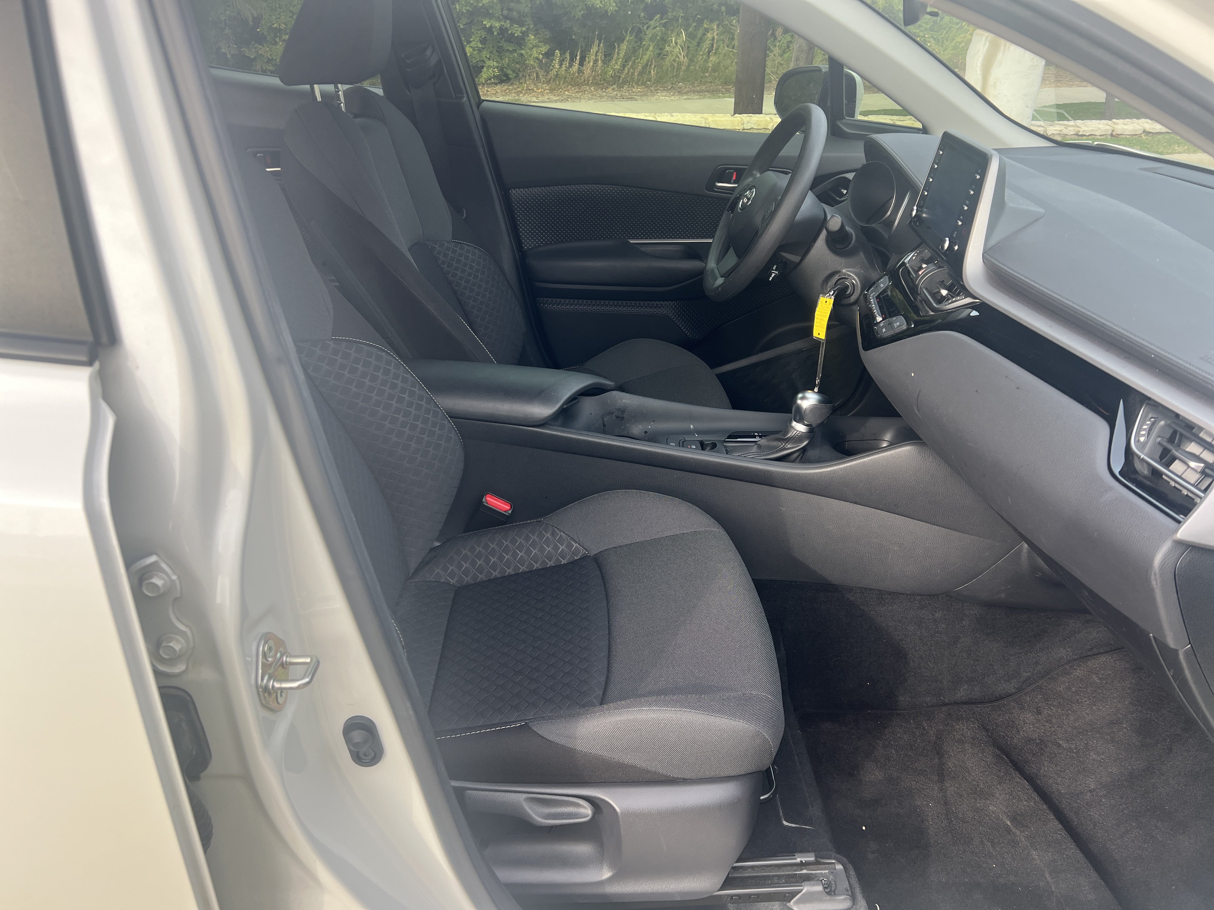 Used 2020 Toyota C-HR LE FWD image 25