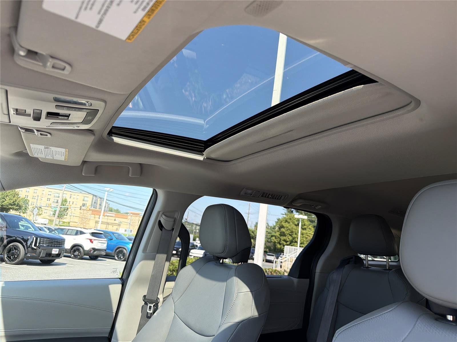 Used 2021 Toyota Sienna XLE FWD image 15