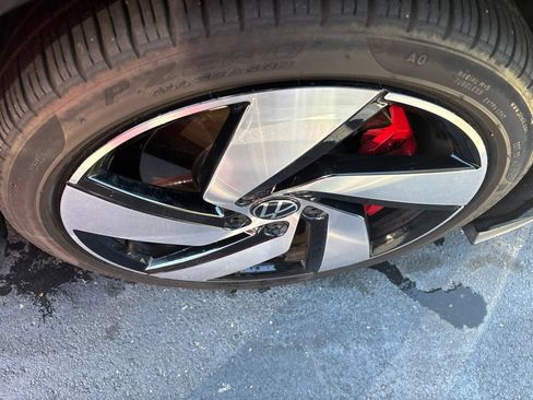 Used 2022 Volkswagen GTI SE FWD image 9