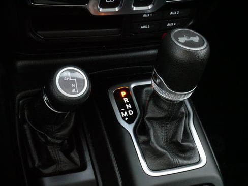 Used 2021 Jeep Wrangler Sport S image 24