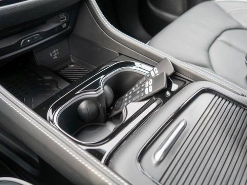 New 2026 Chrysler Pacifica Limited w/ Uconnect Theater Family Group image 25