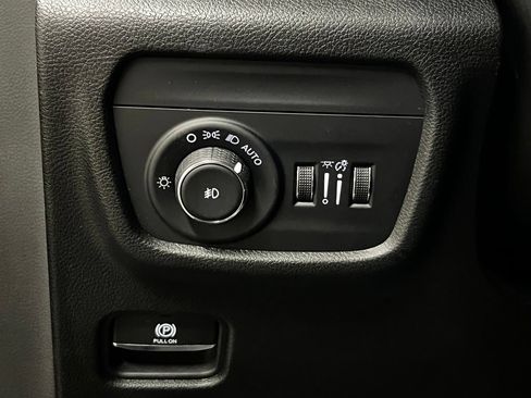 Used 2023 Jeep Grand Cherokee Limited AWD/4WD image 19