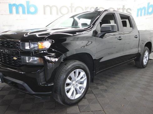Used 2020 Chevrolet Silverado 1500 Custom w/ Custom Value Package image 2