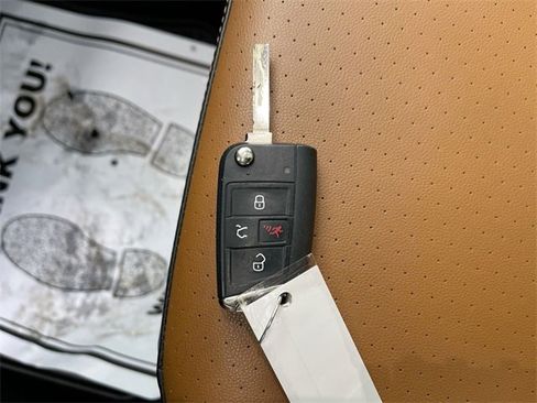 Used 2019 Volkswagen Tiguan SE w/ Panoramic Sunroof Package image 34