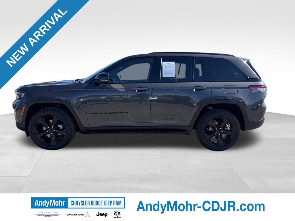 Used 2025 Jeep Grand Cherokee Limited w/ Luxury Tech Group II AWD/4WD image 4