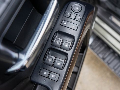 Used 2018 GMC Sierra 2500 Denali image 17