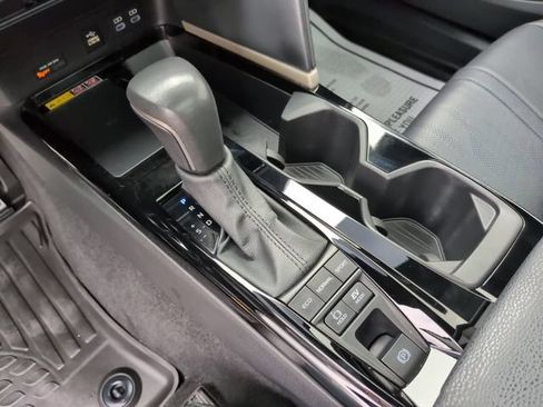 Used 2025 Toyota Camry XSE AWD/4WD image 19