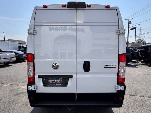 Used 2026 RAM ProMaster 2500 w/ Convenience Group FWD image 5