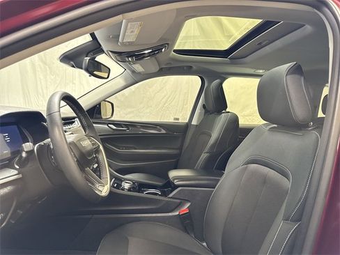 Used 2023 Jeep Grand Cherokee Laredo w/ Luxury Tech Group I image 11