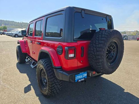 Used 2020 Jeep Wrangler Unlimited Sahara AWD/4WD image 3
