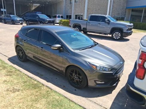 Used 2016 Ford Focus SE w/ Equipment Group 201A FWD image 1