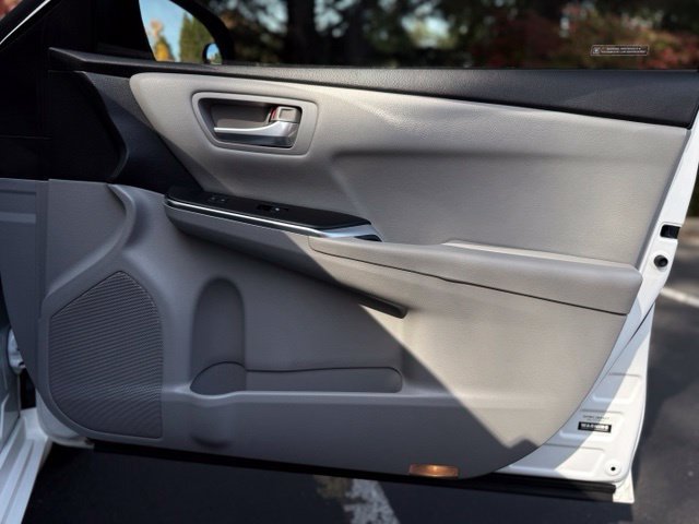 Used 2016 Toyota Camry SE FWD image 16