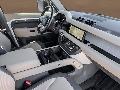 Used 2024 Land Rover Defender 110 X-Dynamic SE image 30