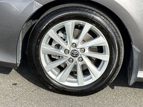 Used 2021 Toyota Camry LE image 12
