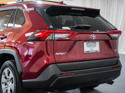 Used 2021 Toyota RAV4 LE image 6