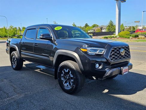Used 2020 Toyota Tacoma TRD Off-Road w/ Technology Package image 3