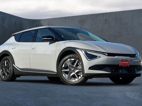 Used 2025 Kia EV6 Light image 2