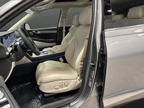 Used 2025 Genesis GV80 2.5T Advanced image 4