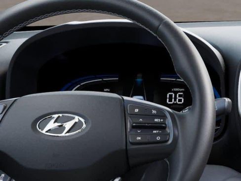 Used 2025 Hyundai Venue SEL FWD image 14
