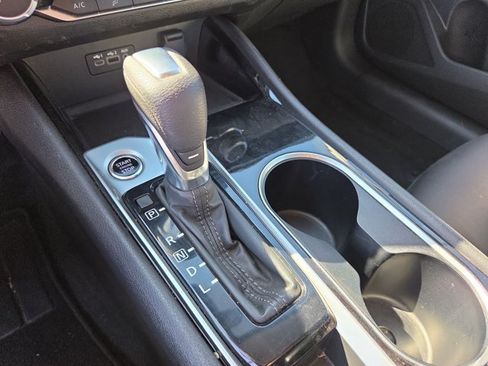 Used 2024 Nissan Altima 2.5 SV FWD image 11