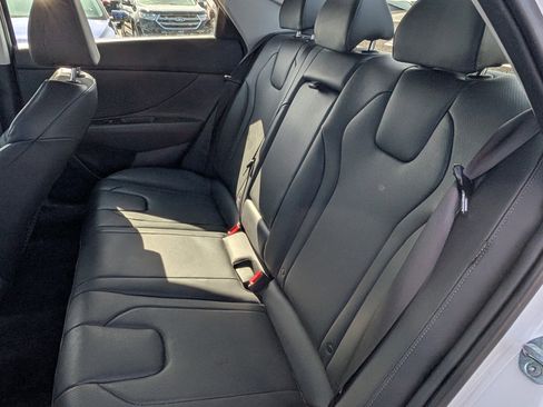 Certified 2025 Hyundai Elantra Limited image 14