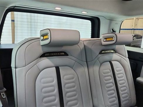 Used 2024 Rivian R1S Adventure image 30