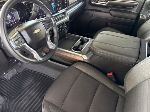 Used 2024 Chevrolet Silverado 2500 LT w/ Convenience Package image 4