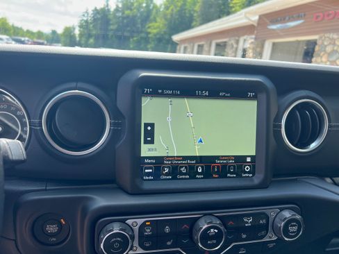 Used 2021 Jeep Gladiator Overland image 16