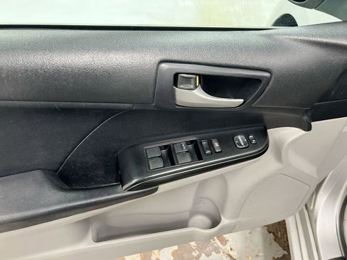 Used 2012 Toyota Camry LE image 19