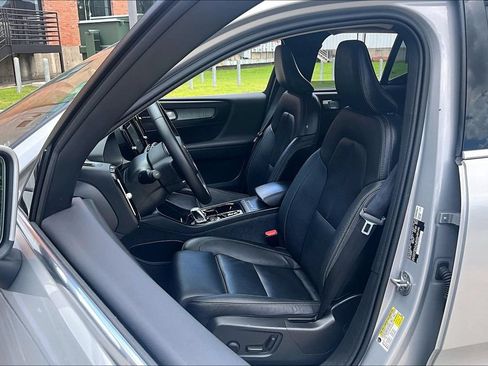 Certified 2024 Volvo XC40 B5 Plus w/ Protection Package Premier AWD/4WD image 33