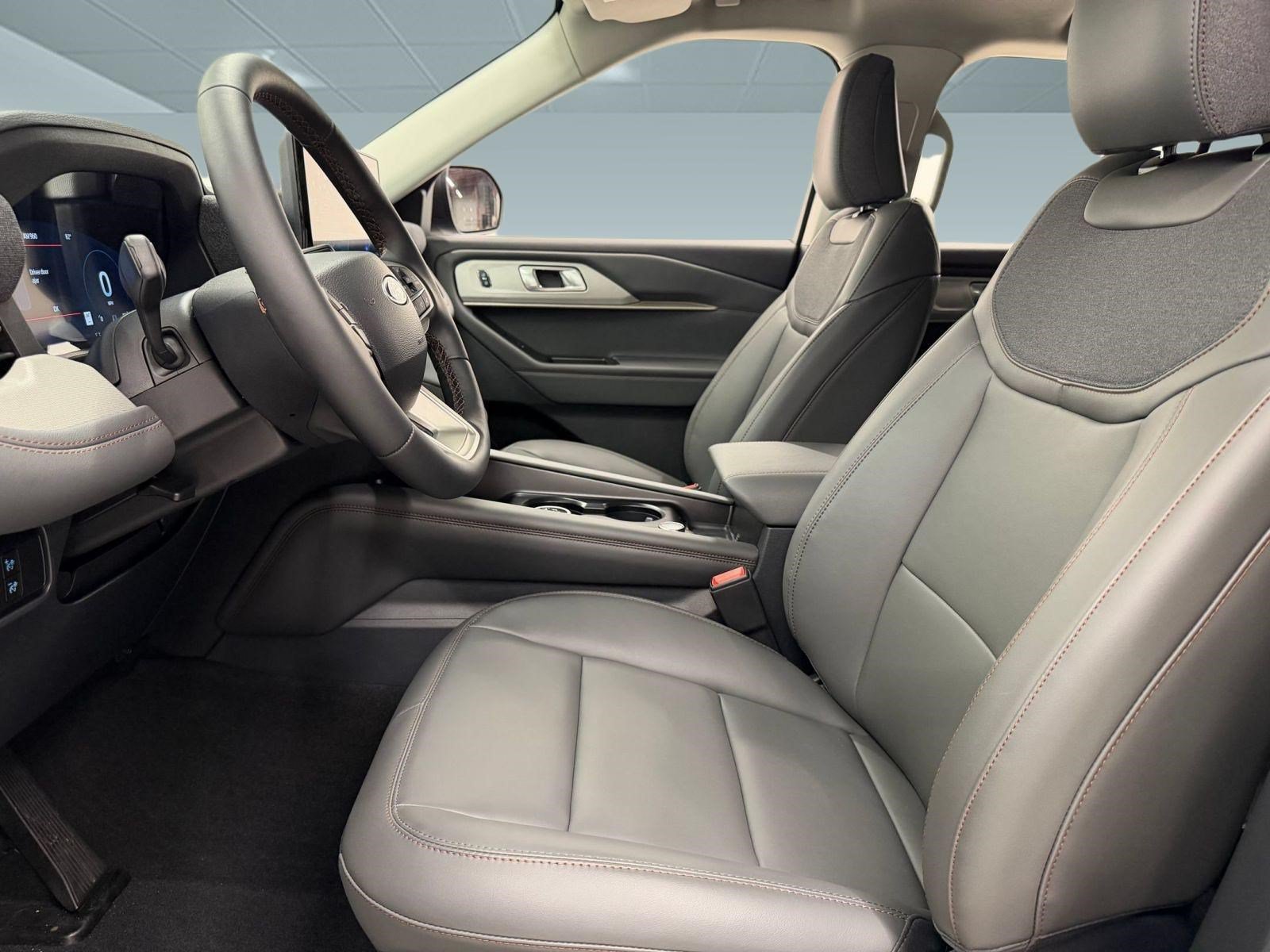 New 2026 Ford Explorer Active w/ Active Comfort Package AWD/4WD image 4