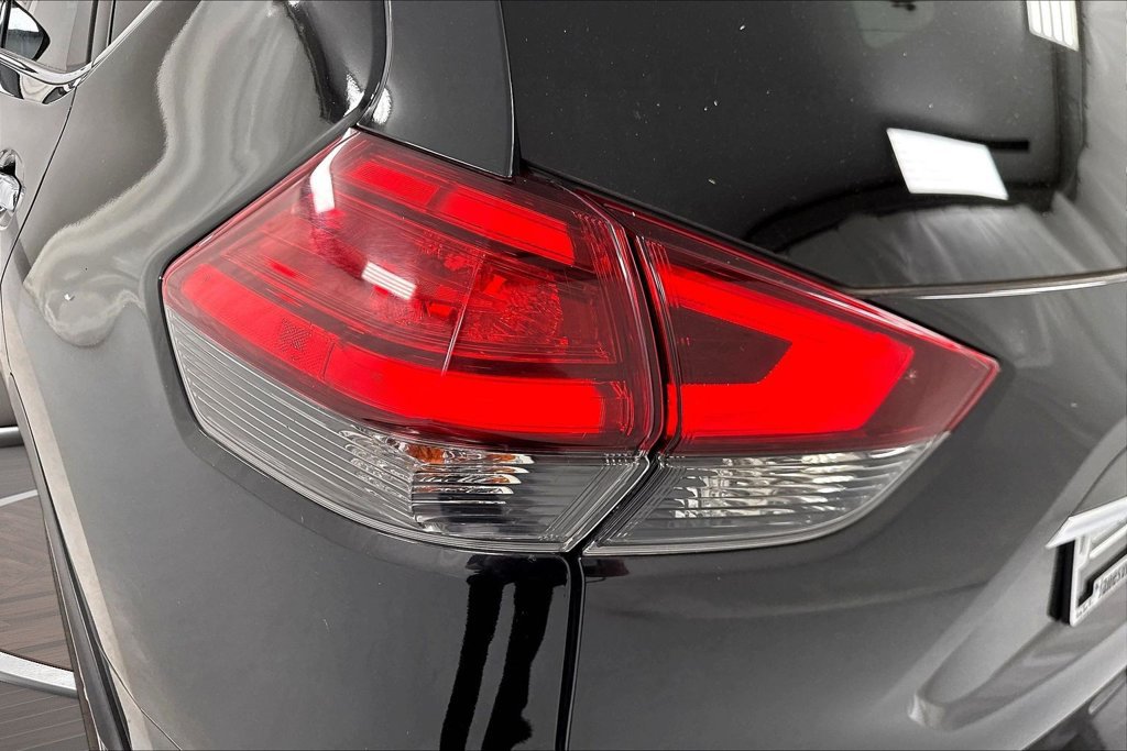 Used 2019 Nissan Rogue SV w/ Premium Package AWD/4WD image 25