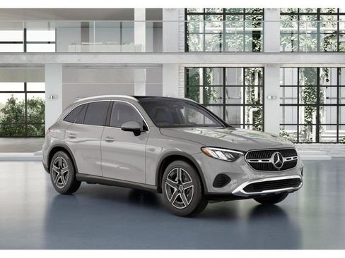 Used 2026 Mercedes-Benz GLC 300 4MATIC image 11