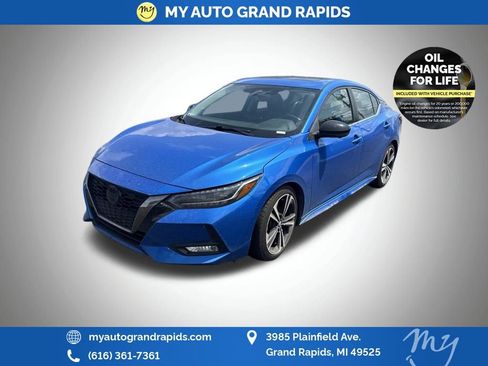 Used 2022 Nissan Sentra SR w/ SR Premium Package FWD image 2