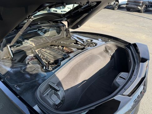 Used 2022 Chevrolet Corvette Stingray Coupe w/ Z51 Performance Package image 10