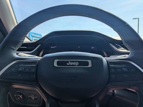Used 2022 Jeep Grand Cherokee Limited w/ Luxury Tech Group II RWD image 33