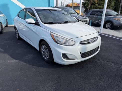 Used 2017 Hyundai Accent SE image 2