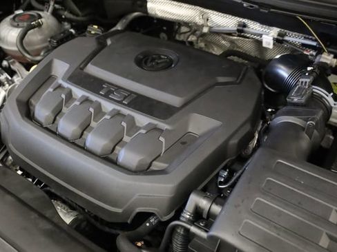 Used 2024 Volkswagen Tiguan SE R-Line image 9