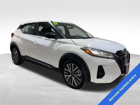 Used 2024 Nissan Kicks SR image 3