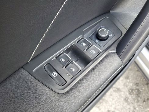 Certified 2023 Volkswagen Tiguan SE image 14