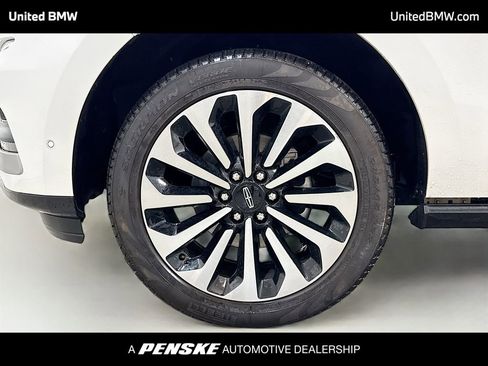 Used 2024 Lincoln Navigator Reserve image 2