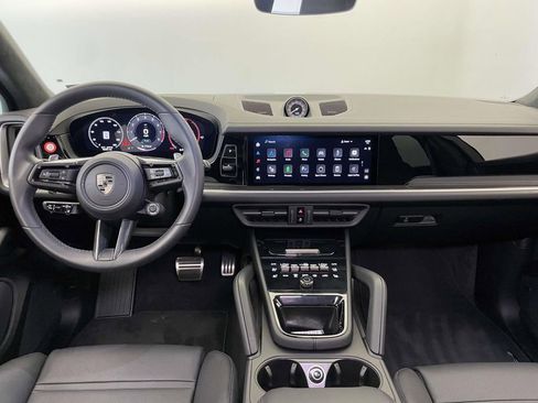 Used 2025 Porsche Cayenne Turbo AWD/4WD image 26
