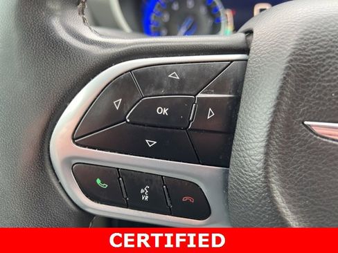 Certified 2022 Chrysler Pacifica Touring-L image 21
