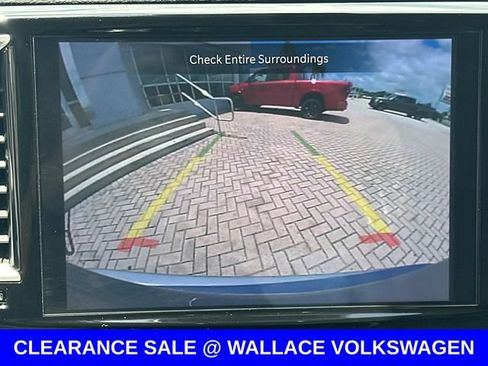 Used 2024 Chrysler Pacifica Touring-L FWD image 20