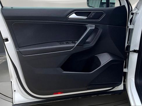 Used 2019 Volkswagen Tiguan SE image 20